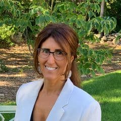 Dr. Mia Holland